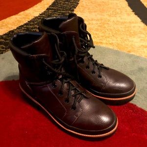 Women’s brown boots. Size 9M.